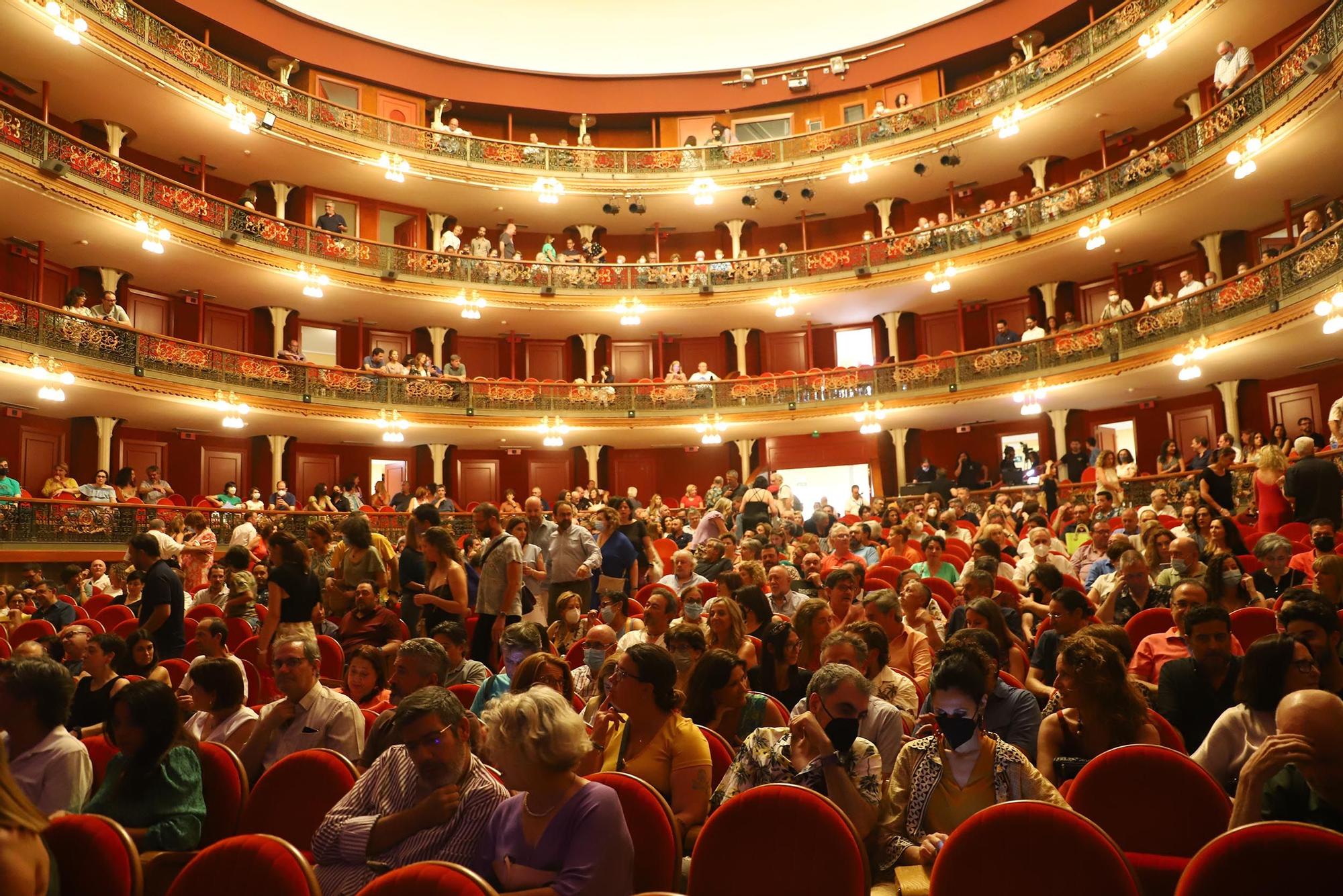 Juan Perro derrocha "Libertad" y emociones en el Gran Teatro de Córdoba