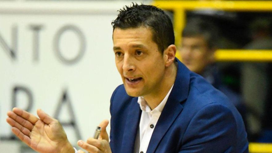 Saulo Hernández, entrenador del Caja Rural CB Zamora, &quot;enfadado&quot; pero &quot;satisfecho&quot; con los suyos en Cartagena