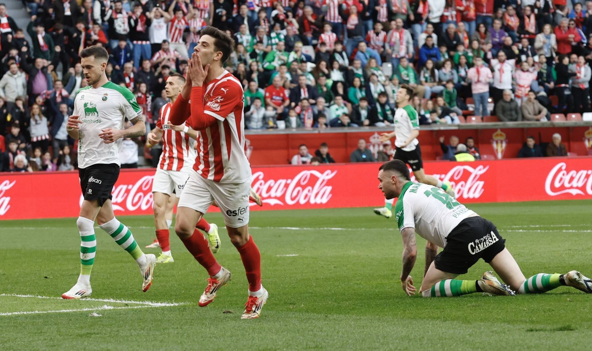 EN IMÁGENES: Ambientazo en el Sporting-Racing de Santander disputado en El Molinón