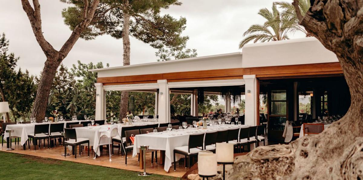 Espacios interiores y exteriores para organizar una boda de ensueño en Ibiza.