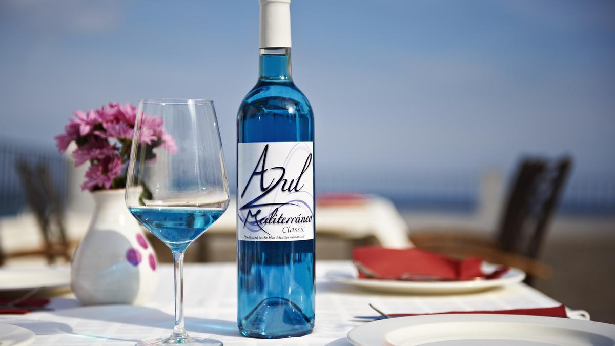 En Casa Vital puedes maridar toda su oferta culinaria con el vino Azul Mediterráneo.