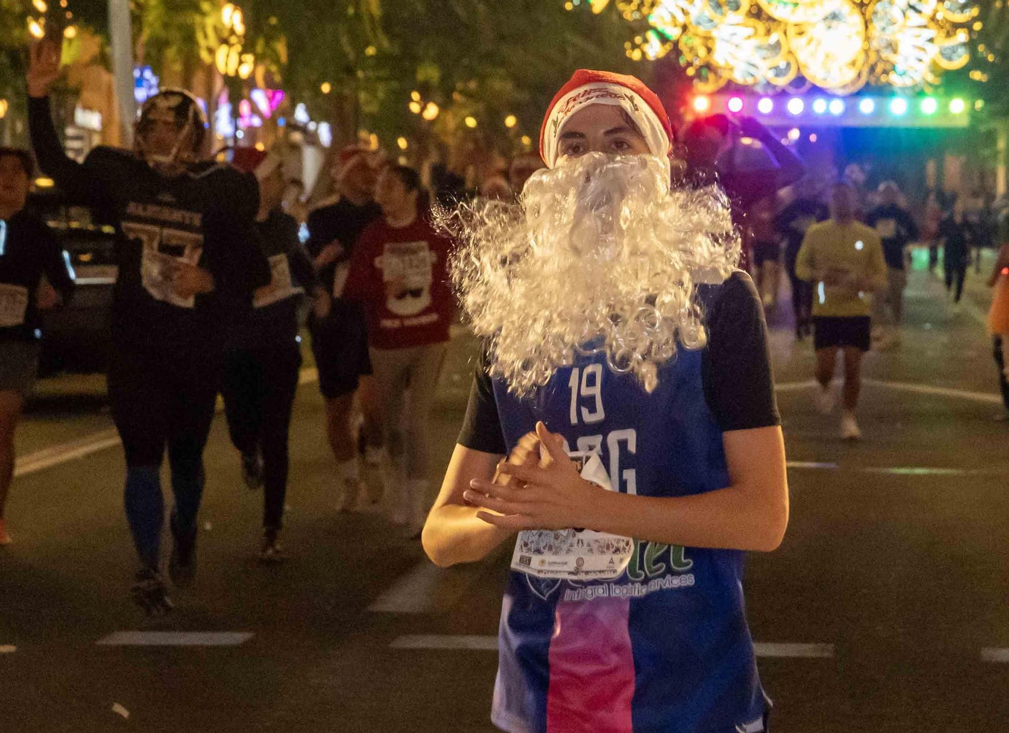 La San Silvestre de Alicante llena de colorido la ciudad