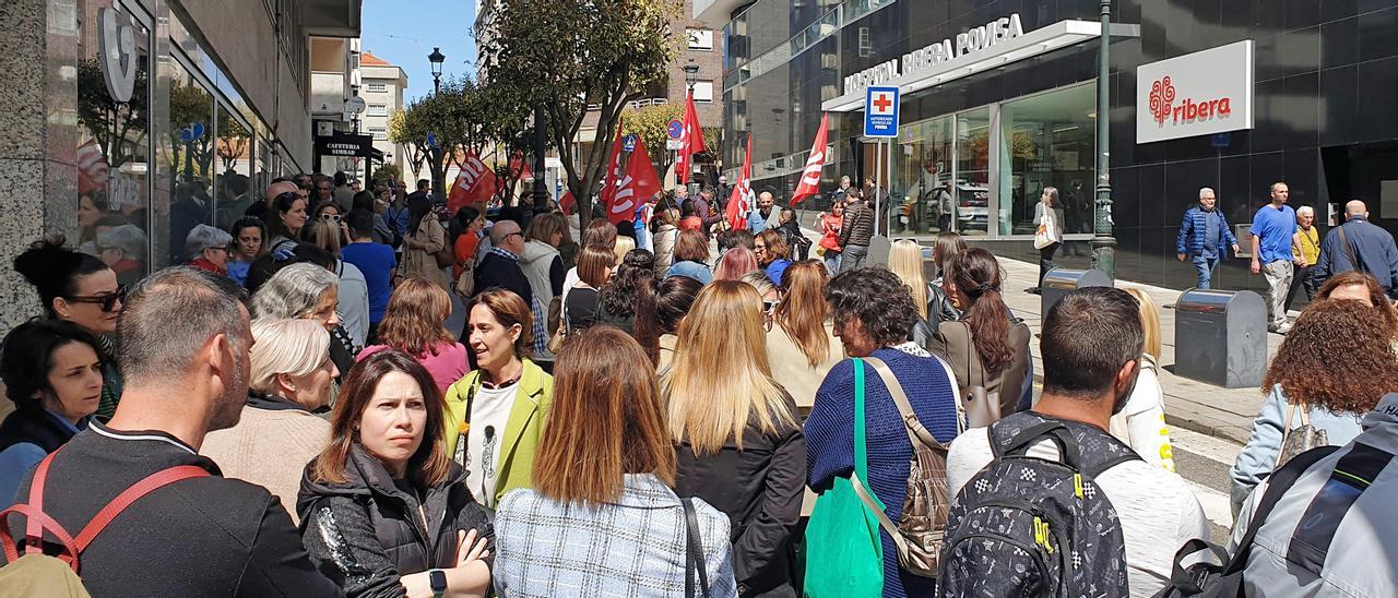 TRABAJADORES DEL HOSPITAL RIBERA POVISA, EN VIGO, INICIAN EL CALENDARIO DE PROTESTAS PREVIO A LA CONVOCATORIA DE HUELGA EN DEMANDA DE &quot; UN CONVENIO JUSTO &quot;.