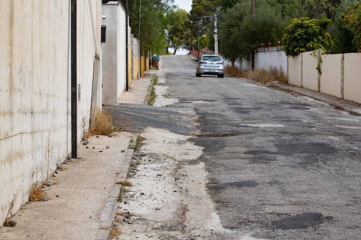 Una de las calles de la urbanización Montejúcar.