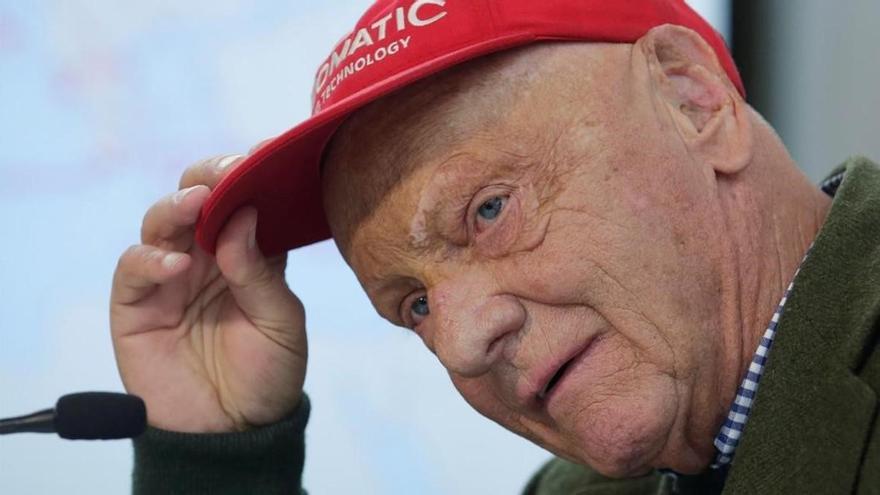 Niki Lauda deja el hospital donde le transplantaron un pulmón en agosto