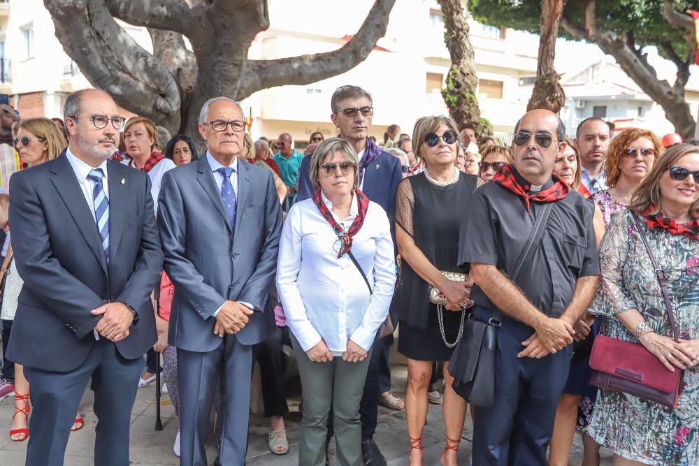 Benejúzar ha acogido el traslado de la patrona desde su santuario y un acto de homenaje a la Señera, en el día de la Comunidad Valenciana