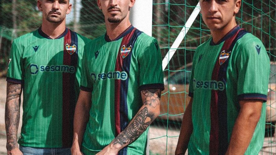 El Levante UD recupera el verde de finales de los 70 para su tercera equipación
