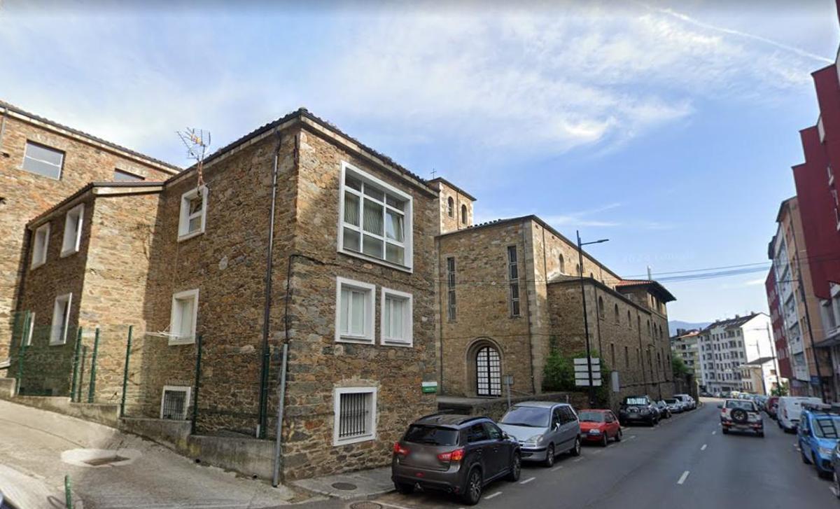 Edificio del convento de las dominicas en Cangas del Narcea.
