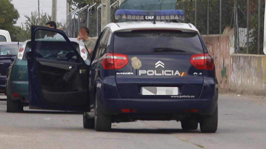 Um furgón de la Policía Nacional en Zamora.