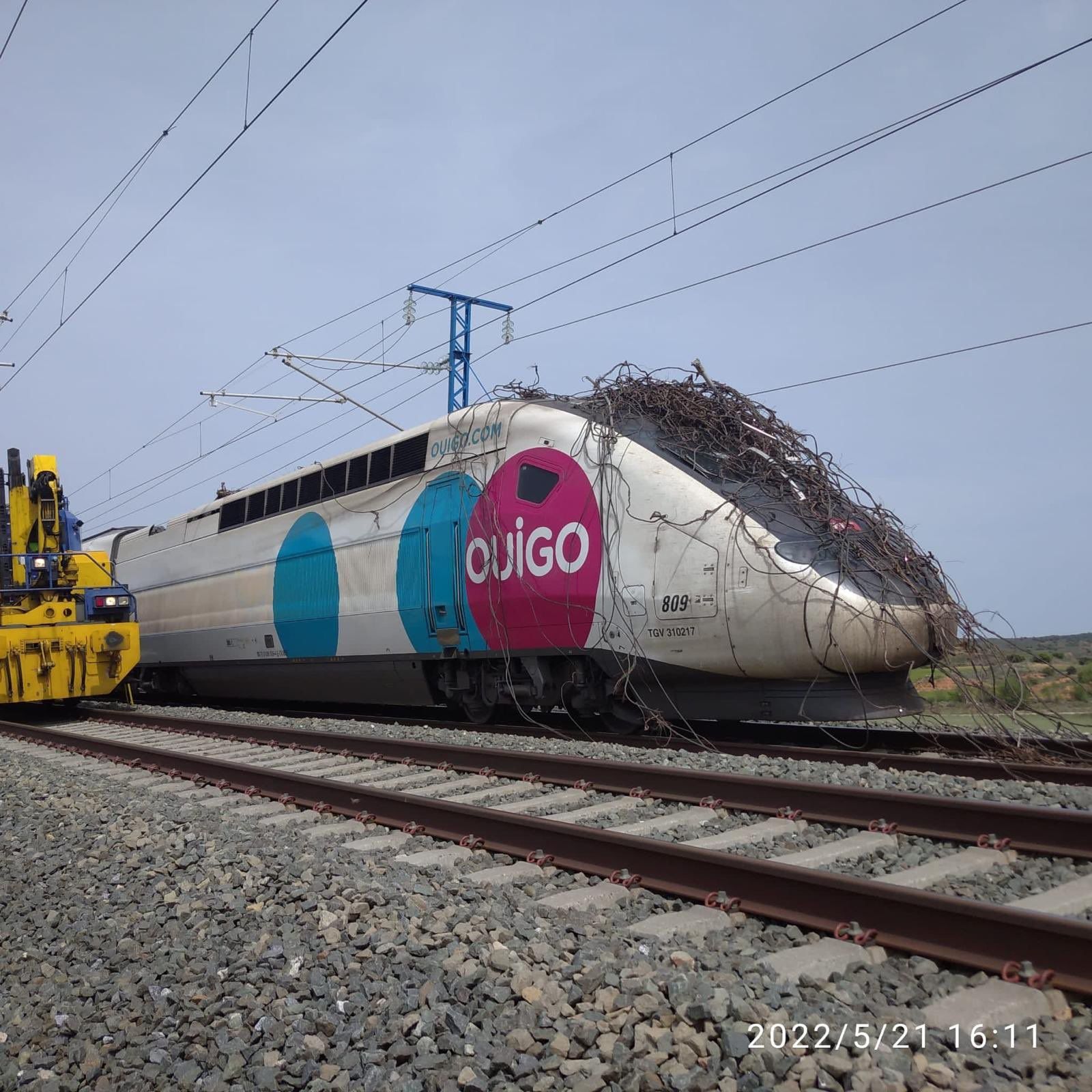 Estado de la unidad de Ouigo después del enganchón sufrido en la línea de Alta Velocidad entre Madrid y Barcelona