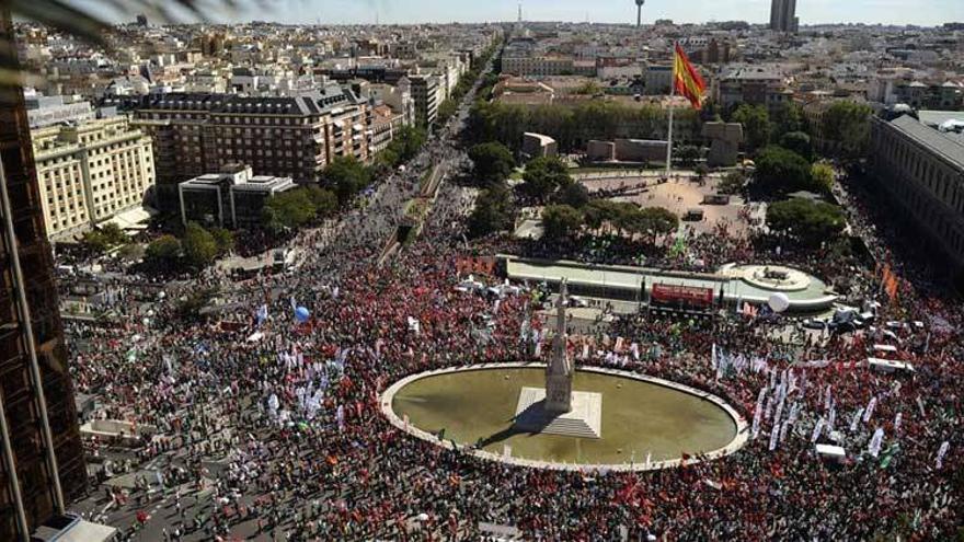 Una marea ciudadana pide a Rajoy un referéndum sobre sus políticas