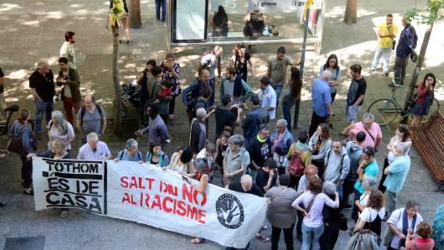 La concentració de suport als tres activistes.