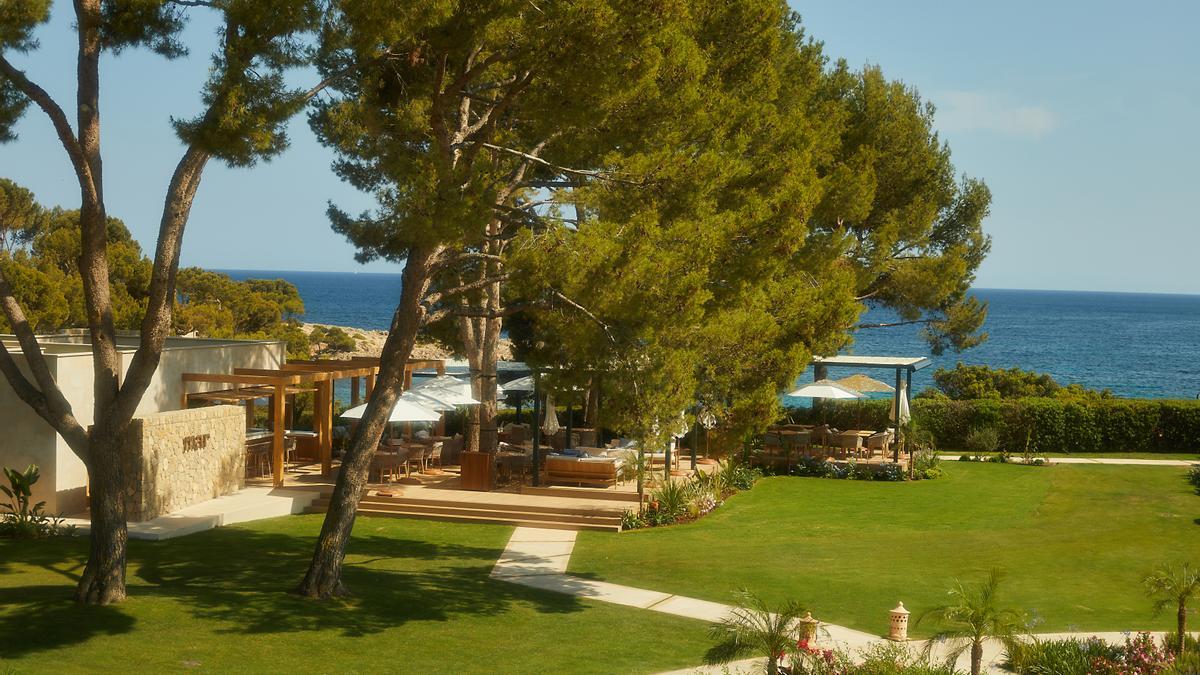 St. Regis Mardavall Mallorca Resort inaugura Mar Sea Club, la experiencia gastronómica más mediterránea del verano