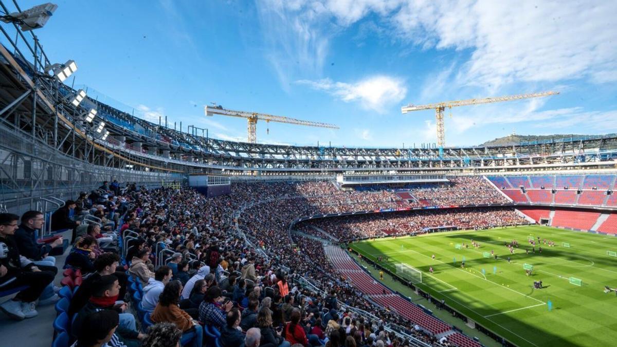 Primer entrenamiento con público del primer equipo del FC Barcelona en el Spotify Camp Nou.
