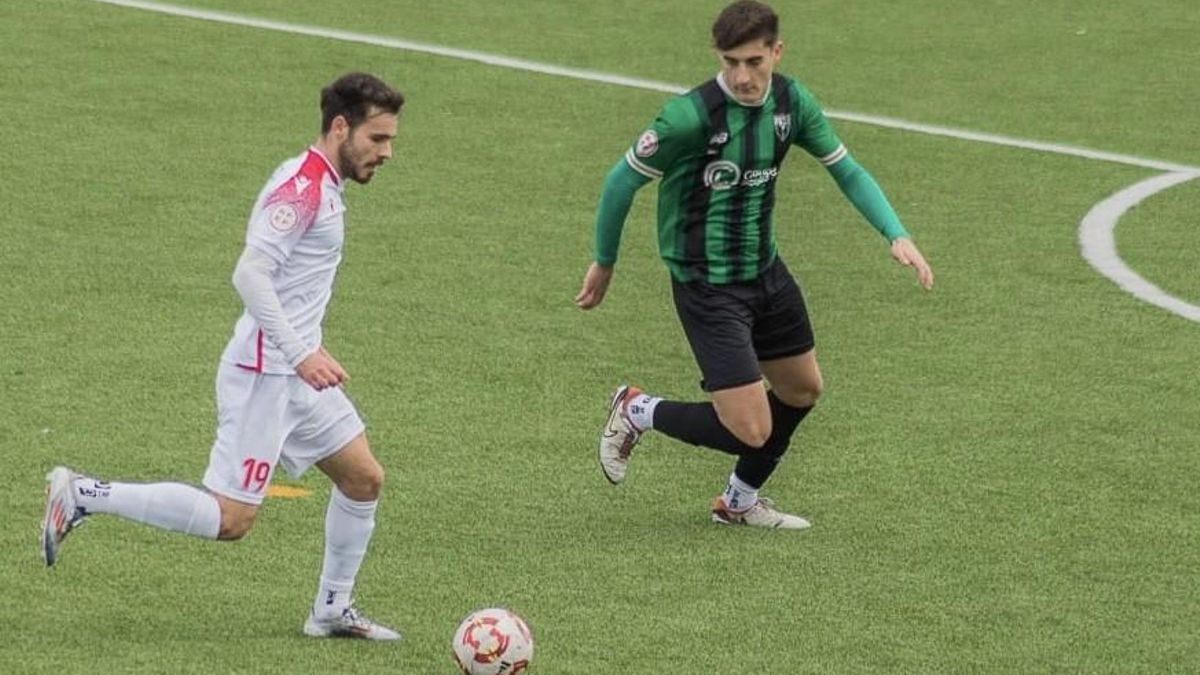 Alfonso Peral, central del Jerez durante un partido.