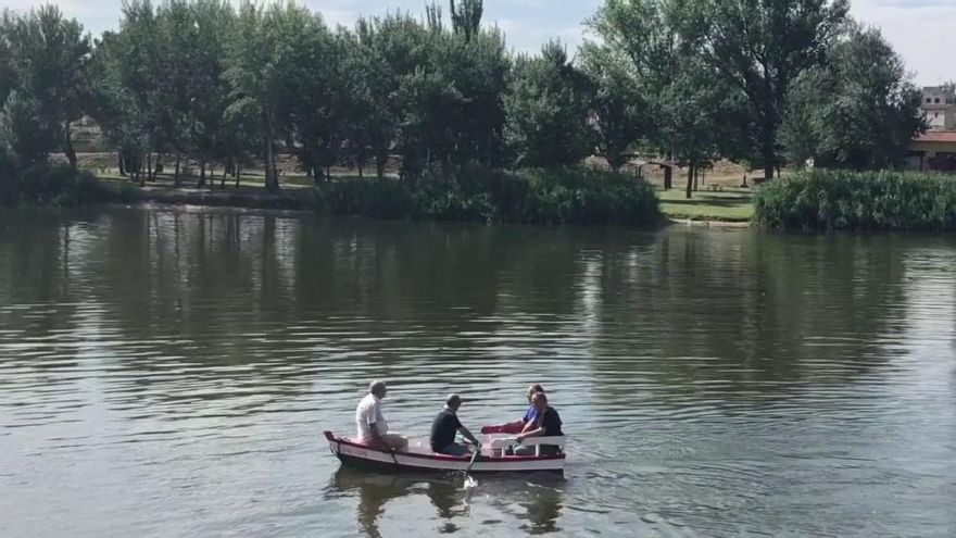 Las antiguas barcas de Olivares vuelven a navegar por el río Duero en Zamora