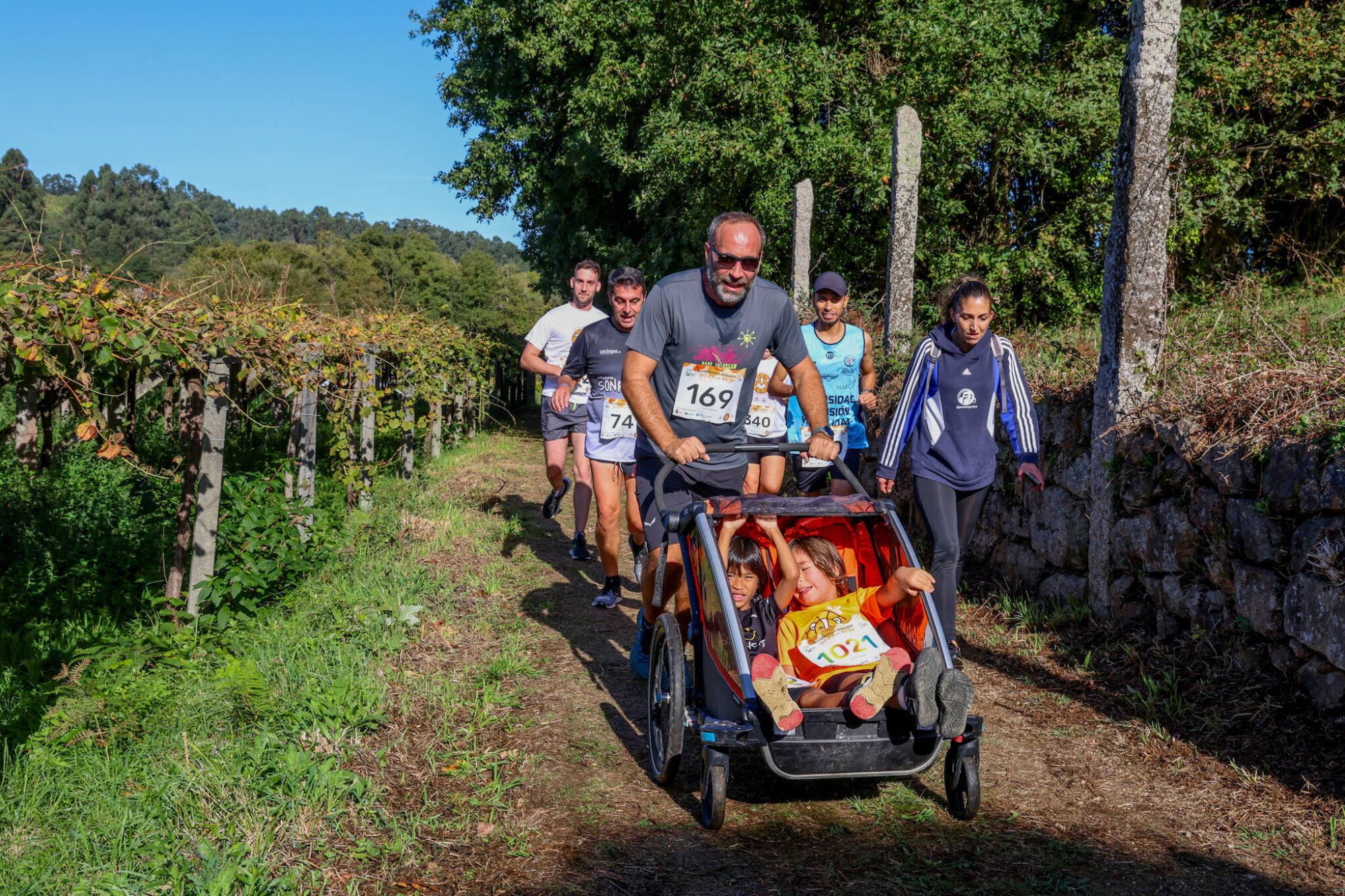 Andaina y carrera solidaria por niños como Leo Diz