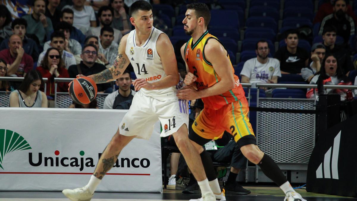 Deck, ante Puerto en una acción del Madrid-.Valencia Basket.