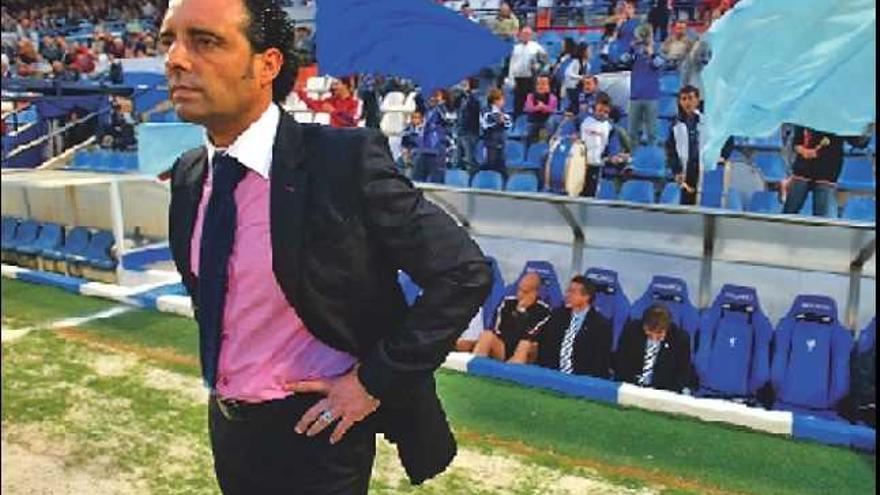 José Bordalás,

 técnico del Alcoyano