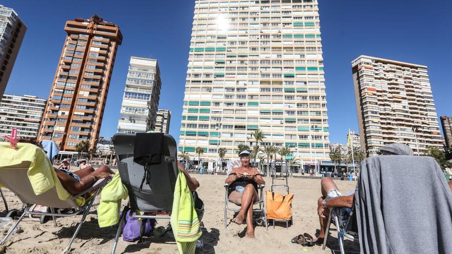 La competencia del alojamiento clandestino vacía la mitad de los apartamentos legales