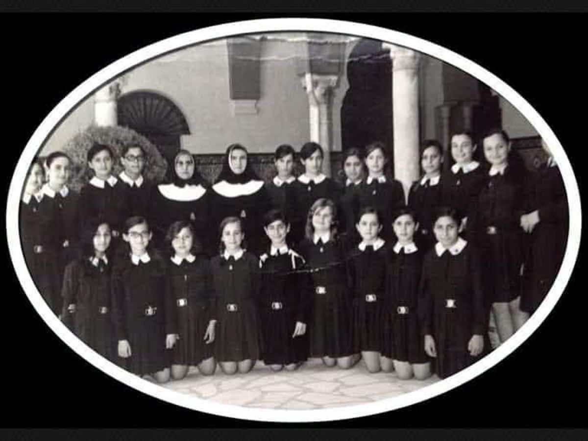 Foto de grupo de alumnas de las Escolapias en los años 60 del pasado siglo.