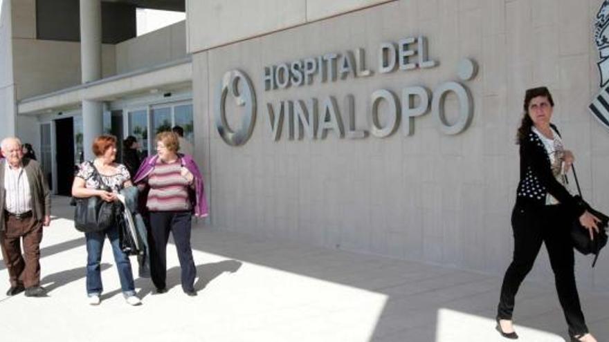 Entrada principal del Hospital del Vinalopó, uno de los tres hospitales de gestión privada de la provincia.