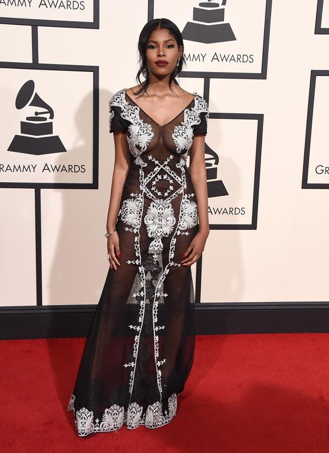 Premios Grammy 2016: Diamond White