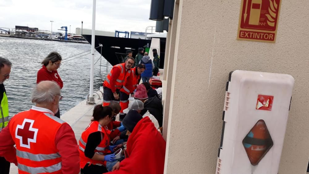 Una patera con nueve inmigrantes llega a la isla de Tabarca y Santa Pola