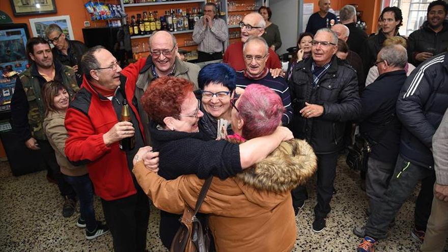 Los mayores llevan la suerte en la Lotería de Navidad