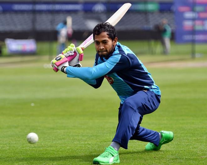 Mushfiqur Rahim de Bangladesh asiste a una sesión de entrenamiento en Bristol County Ground en Bristol, al suroeste de Inglaterra, antes de su partido de la fase de grupos de la Copa del Mundo de Cricket 2019 contra Sri Lanka.