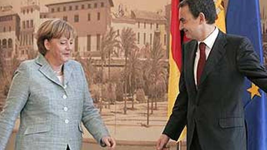 Zapatero y Merkel apuestan por actuar ante la &quot;cierta desaceleración&quot;