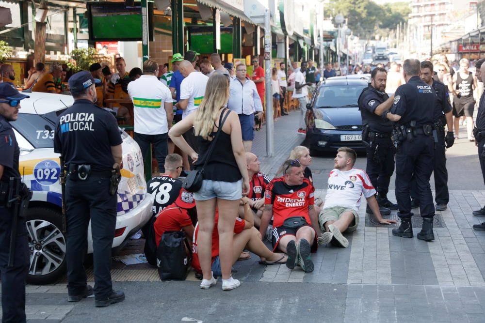 Pelea multitudinaria en s'Arenal entre dos grupos de turistas alemanes