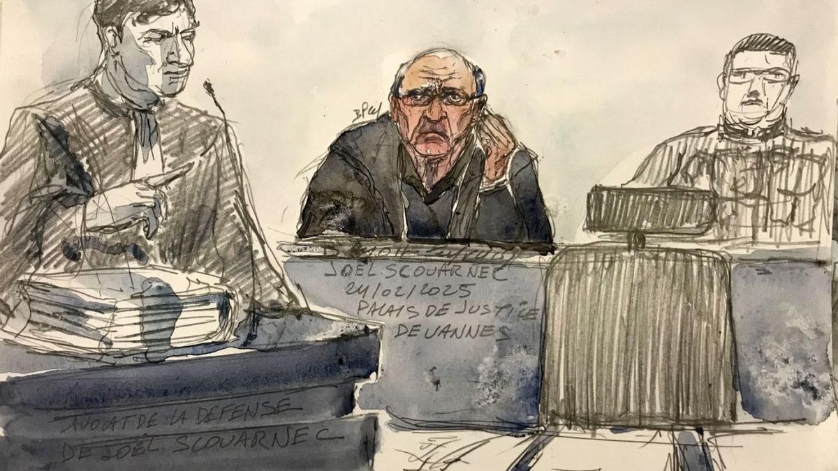 Esbós judicial de l’acusat Joël Le Scouarnec (al mig) amb el seu advocat, ahir al judici a Vannes. | BENOÎT PEYRUCQ / AFP