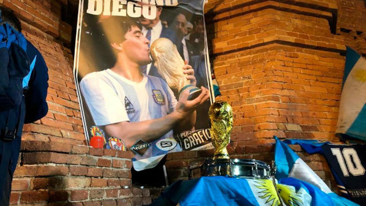 Concentración argentina en Barcelona para despedir a Maradona