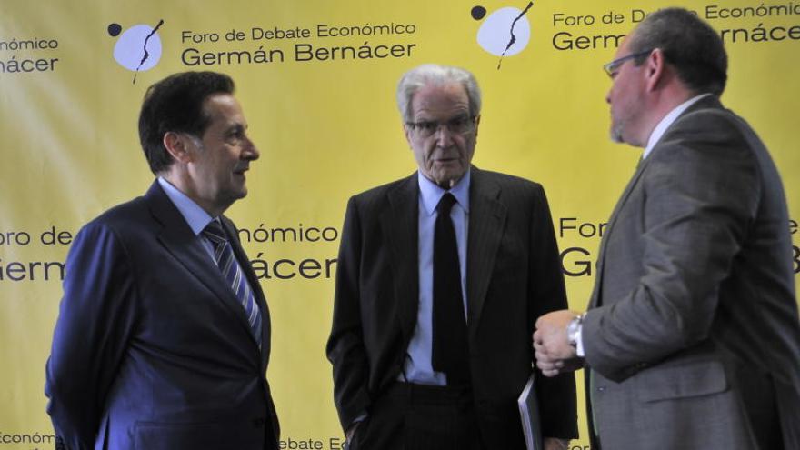 Pedro Algarra, Antonio Garrigues y Fermín Crespo esta mañana en Elche.