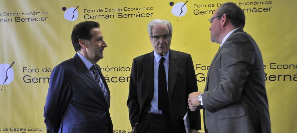 Pedro Algarra, Antonio Garrigues y Fermín Crespo esta mañana en Elche.