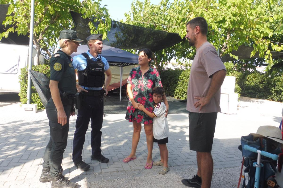 Con unos turistas españoles en el camping.