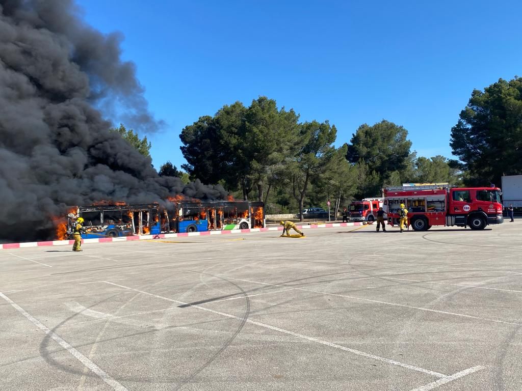 Incendio en un bus de la EMT