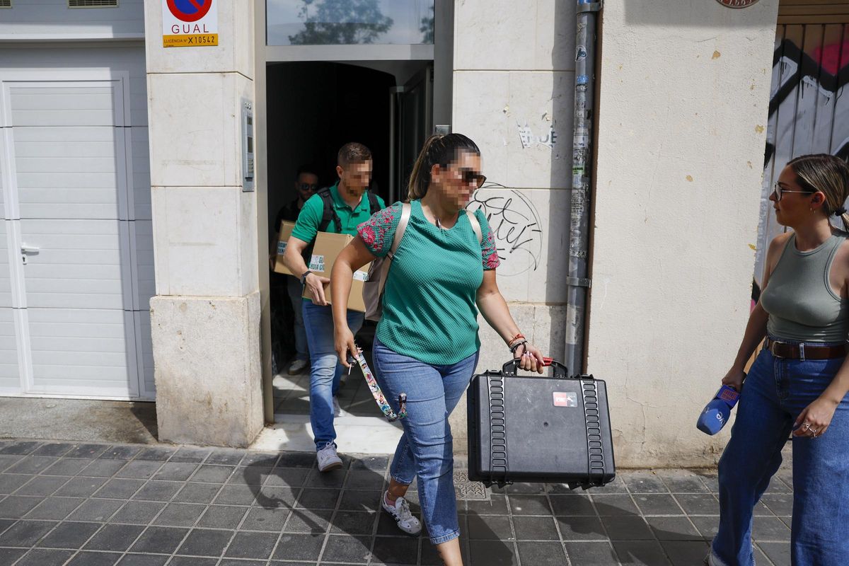 La UCO descubrió que una mujer intentó llevarse un disco duro durante el registro a Ábalos