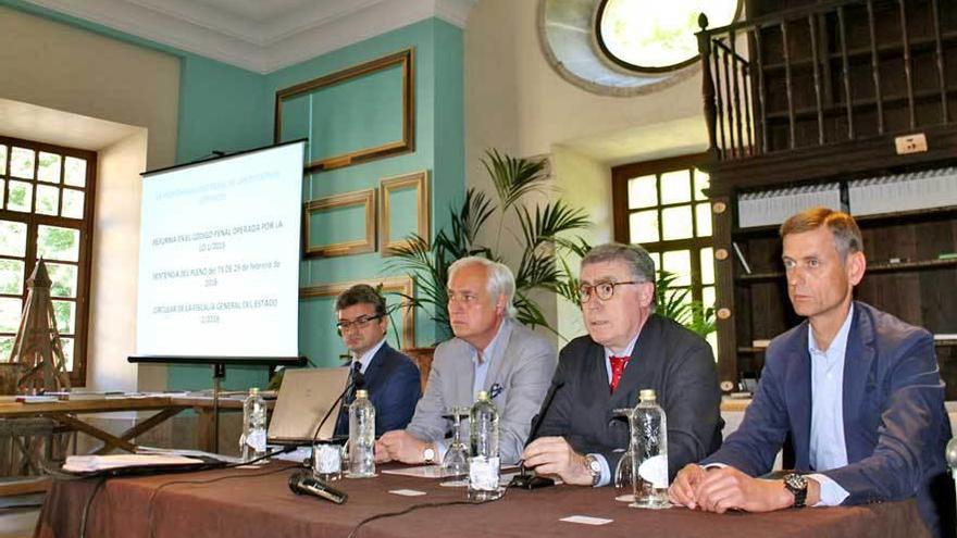 José Antonio Soto-Jove, presidente de la Audiencia Provincial de Asturias; José Luis Concepción, presidente del Tribunal Superior de Justicia (TSJ) de Castilla y León; Ignacio Vidau, presidente del TSJ de Asturias, y José Luis del Moral, presidente del TSJ de Cantabria.