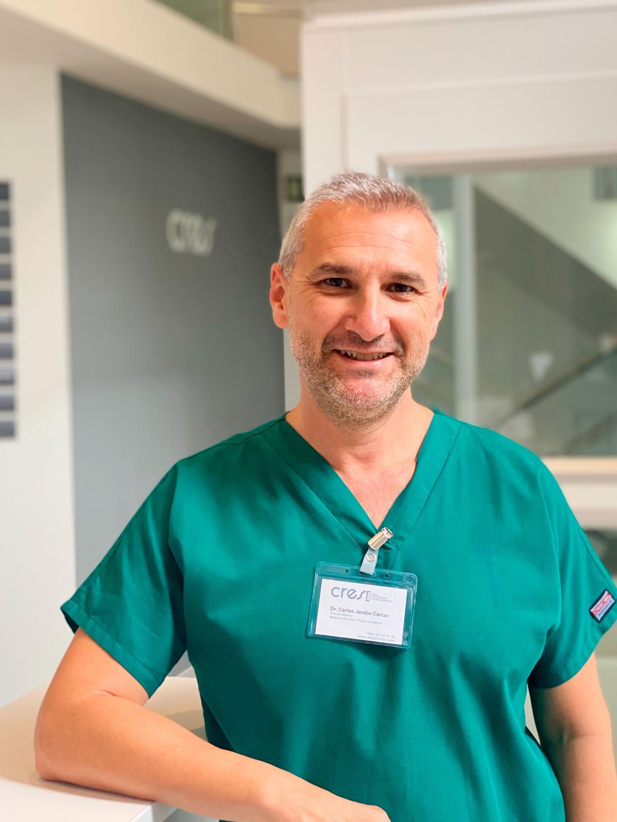 El doctor Carlos Jarabo, director médico de Clínicas Cres, que aplica la medicina regenerativa a la artrosis de cadera.