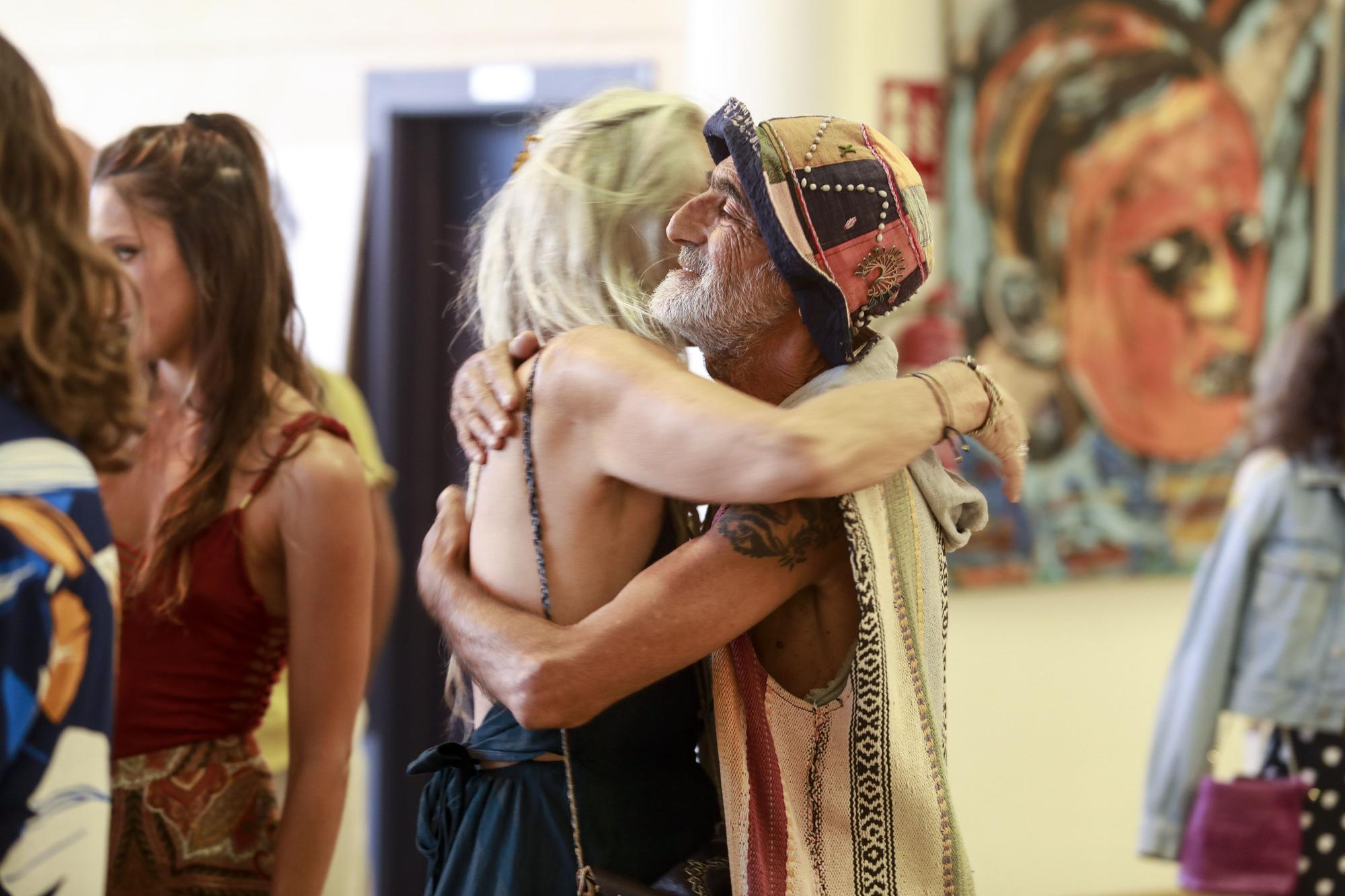 Todas las imágenes de la exposición más hippie, en el Club Diario de Ibiza