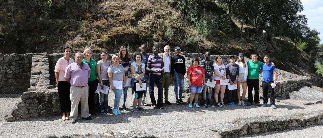 Jóvenes emprendedores en el obradoiro de coaching que se celebró en el castro de Santomé. // Jesús Regal