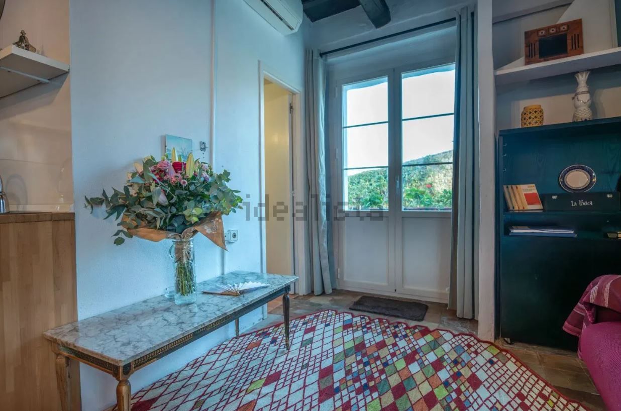 A la venta un edificio con dos apartamentos y negocio en Ibiza por 625.000 euros
