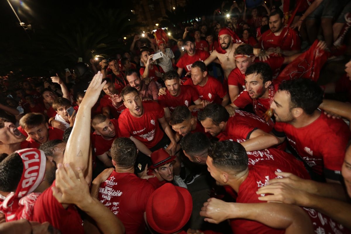 La Circular se llena para celebrar el ascenso del Real Murcia