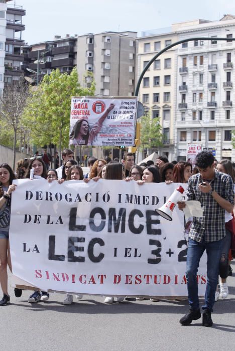 Un centenar d''estudiants rebutgen la Llei Wert a Girona