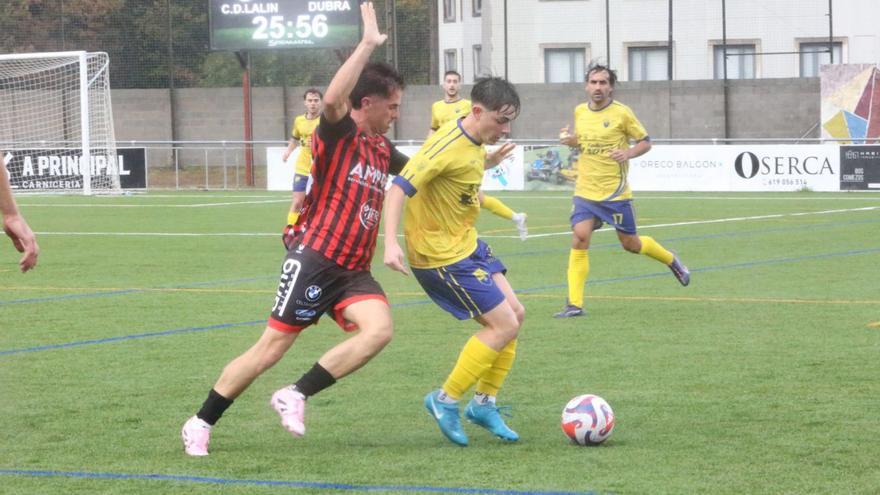 Una acción del encuentro jugado ayer en el Cortizo. | Bernabé/Ángel Abeledo