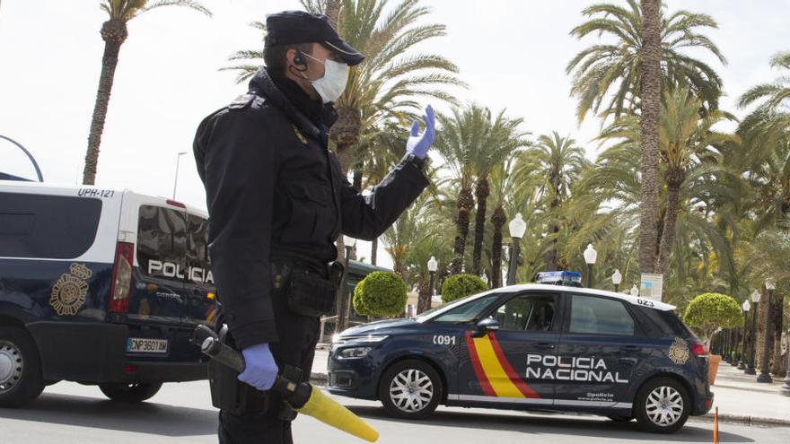 Imagen de un reciente control de la Policía en Alicante por el estado de alarma.