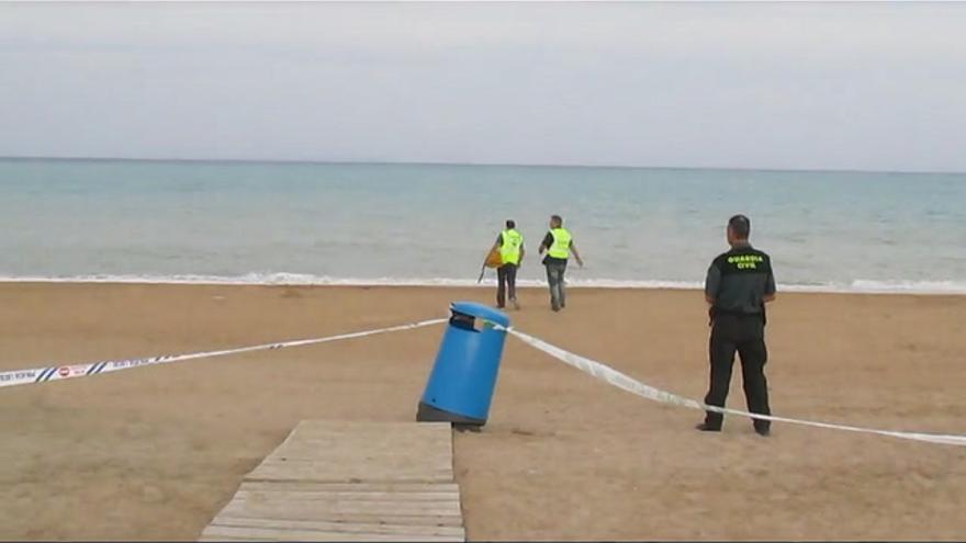 VÍDEO - Desalojo de la playa de Peñíscola por la bombeta de un submarino