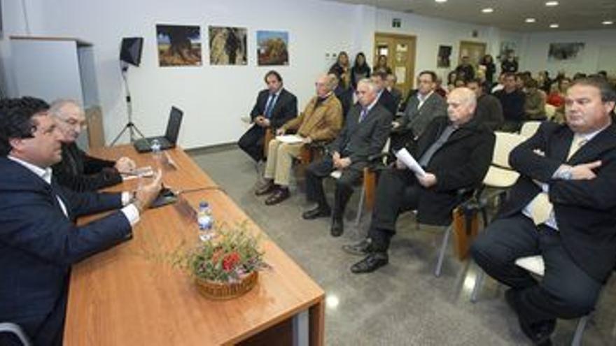 Moliner apuesta por la calidad de nuestro aceite ante un centenar de expertos &quot;para generar valor en el territorio&quot;